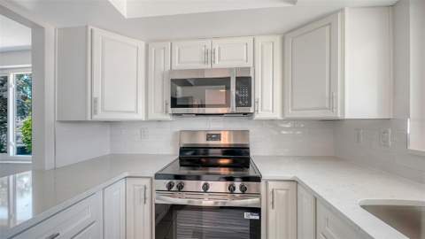 554 Spanish Drive, Longboat Key FL - photo 12 of 70