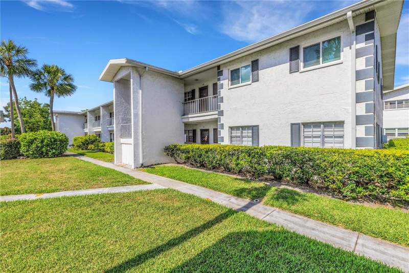 1 bedroom Condominium at 105 47TH AVENUE DRIVE #376, BURGUNDY UNIT ONE, BRADENTON — photo 1