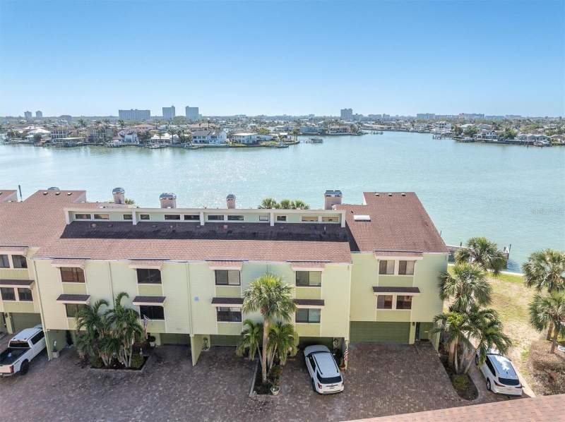 2 bedroom Townhouse at 553 Haven Point Drive, Village Of Paradise Island, Treasure Island — photo 2