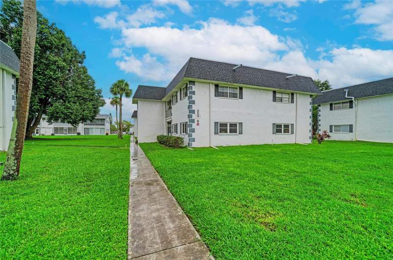 1 bedroom Condominium at 303 47th Avenue Drive #157, Burgundy Unit One, Bradenton — photo 2