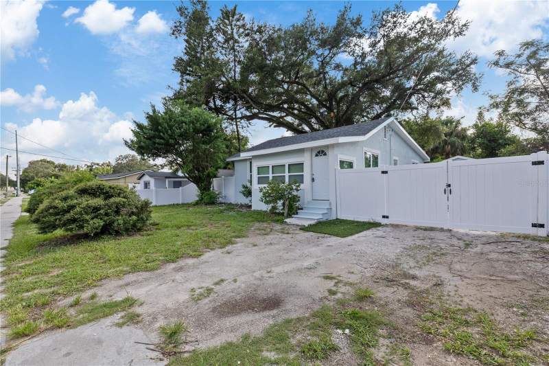 3 bedroom Single Family Residence at 8714 N Blvd, 3E9 | El Portal, Tampa — photo 3