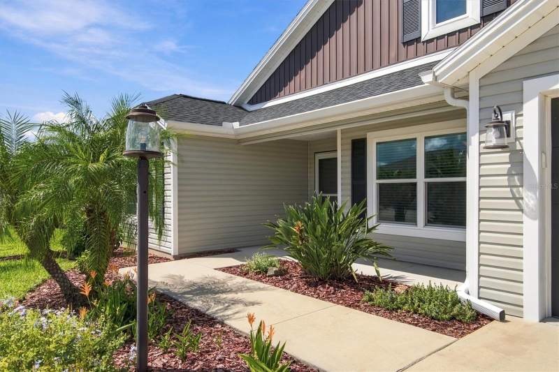 4 bedroom Single Family Residence at 563 Coker Court, Villages/Southern Oaks Un #56, The Villages — photo 2