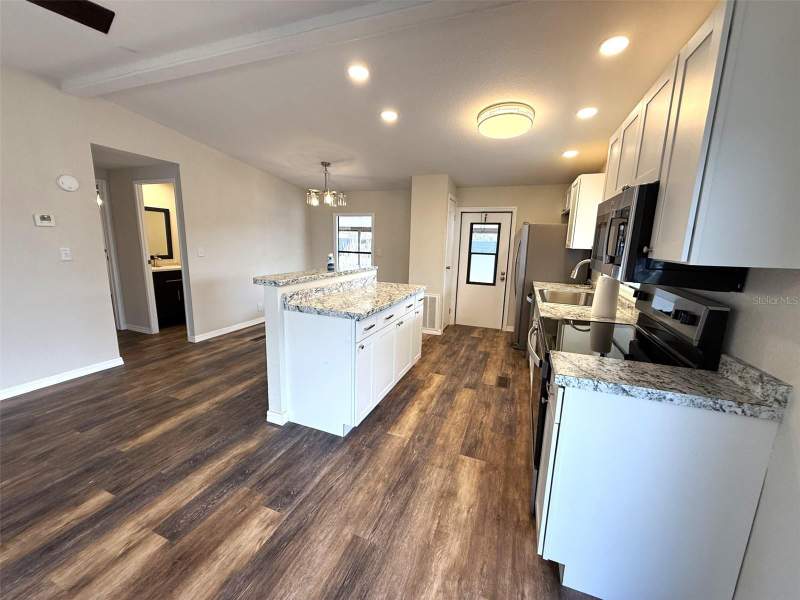 2 bedroom Manufactured Home at 2055 S Floral Avenue #214, Floral Lakes, Bartow — photo 4
