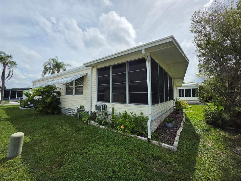 2 bedroom Mobile Home at 5293 Poinciana Circle, Colony Cove Mhp Co-Op, New Port Richey — photo 4