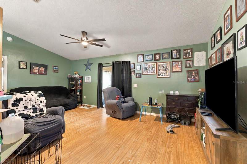 3 bedroom Single Family Residence at 451 E French Avenue, Assessors Subdivision Of Orange City, Orange City — photo 3