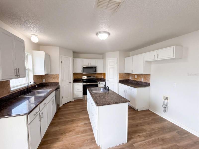 4 bedroom Single Family Residence at 1818 Superior Court, Poinciana Nbrhd 05 Village 07, Poinciana — photo 3