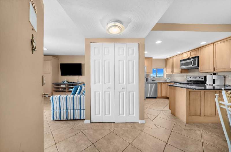 1 bedroom Condominium at 6157 Midnight Pass Road #E75, Bay Oaks, Sarasota — photo 3