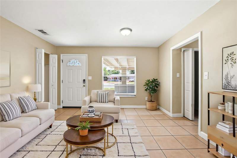 4 bedroom Single Family Residence at 1729 Flores Court, Richmond Heights, Orlando — photo 4