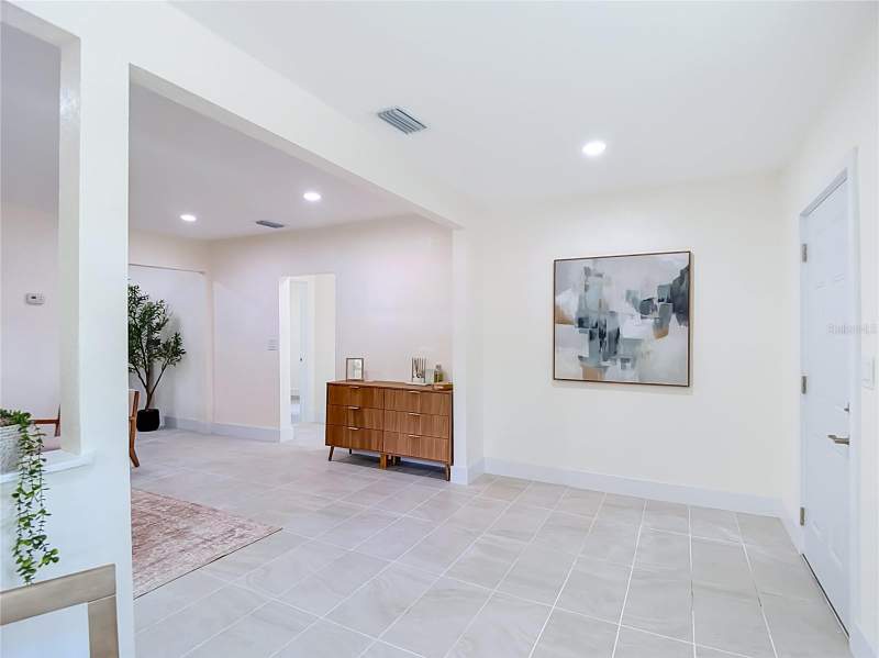 4 bedroom Single Family Residence at 8010 N 13th Street, Sulphur Spgs Add, Tampa — photo 5