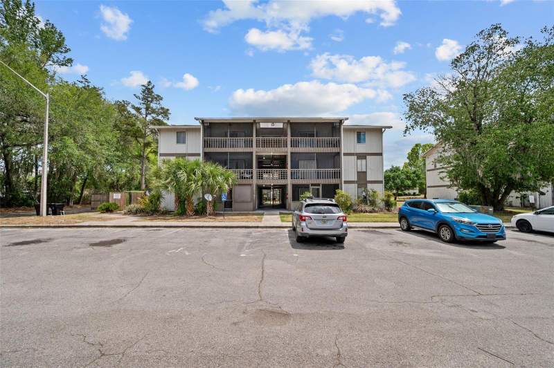 1 bedroom Condominium at 6519 W Newberry Road #1111, Oaks, Gainesville — photo 2