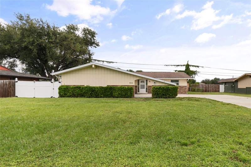 3 bedroom Single Family Residence at 517 Peach Street, Crown Point, Venice — photo 2