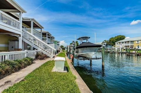 5215 Coquina Key Drive #B, St Petersburg FL - photo 7 of 32