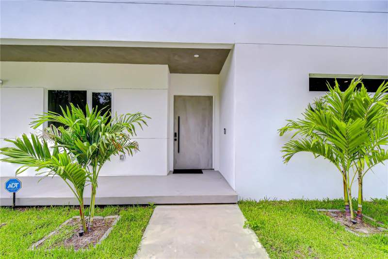 4 bedroom Single Family Residence at 6805 New York Drive, Spillers 1st Add, Tampa — photo 2