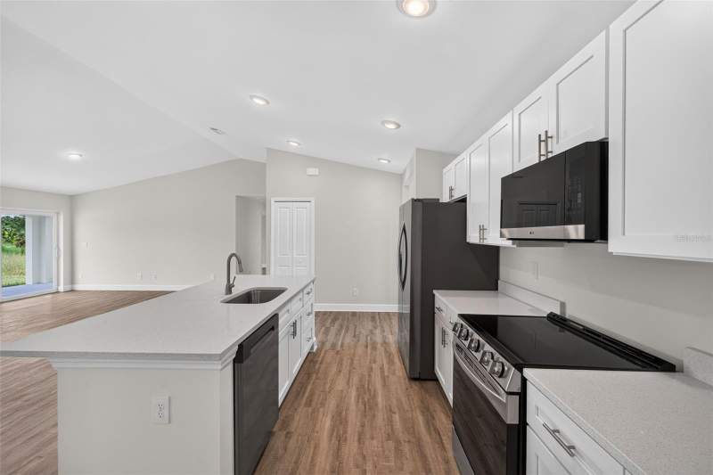 3 bedroom Single Family Residence at 147 Flanders Street, Port Charlotte Sec 017, Port Charlotte — photo 5