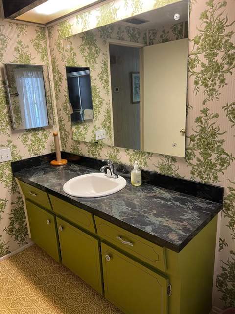 201 Royal Palm Circle, Largo FL - photo 17 of 28