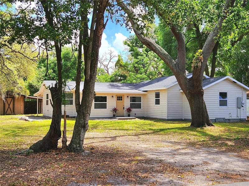 8917 N HIGHLAND AVENUE home for sale in Manor Hills