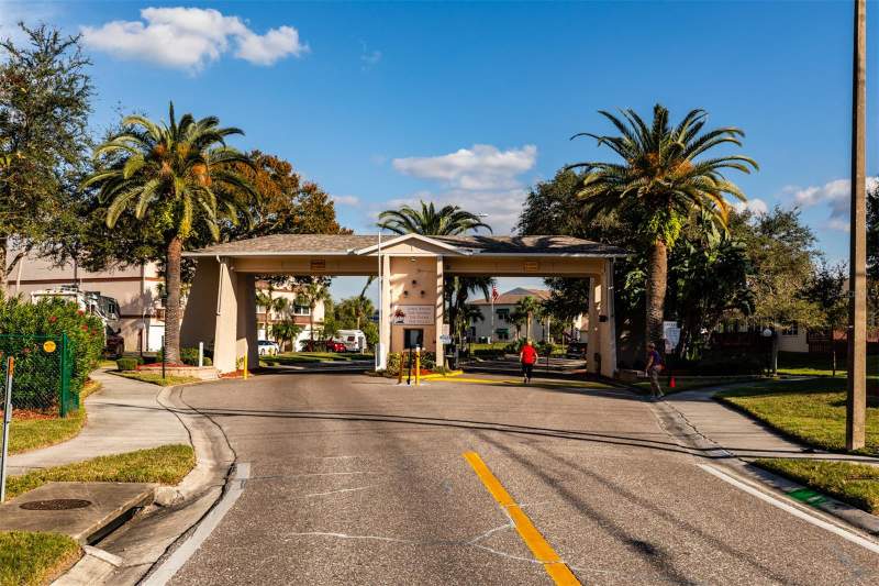 2 bedroom Condominium at 10036 63rd Avenue #17, Long Bayou, St Petersburg — photo 2