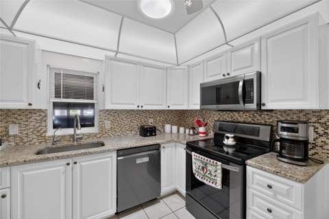907 Bluewater Drive, Sun City Center FL - photo 14 of 36