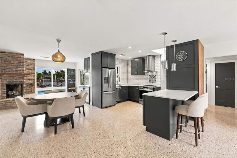3 bedroom Single Family Residence at 2440 S Shore Drive, Tropical Shores 2nd Add, St Petersburg — photo 5