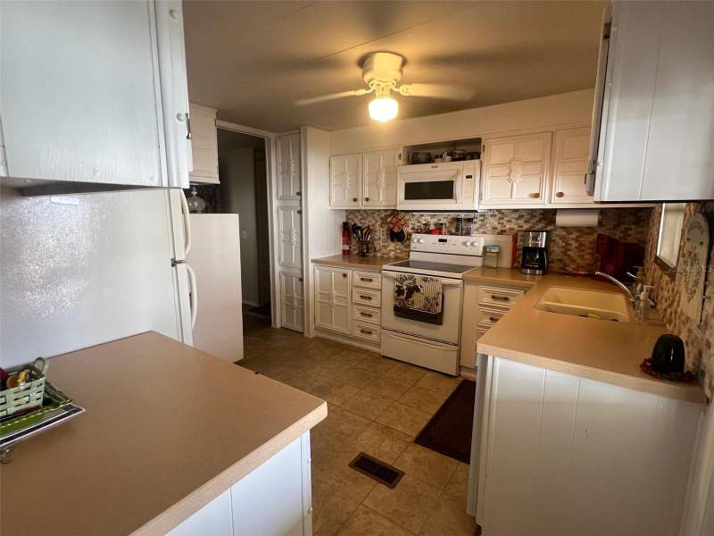 2 bedroom Mobile Home at 29250 US HIGHWAY 19 #248, DORAL RO ASSOCIATION INC UNREC, CLEARWATER — photo 4
