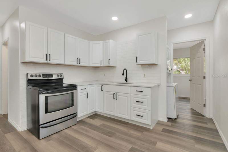 3 bedroom Single Family Residence at 4939 Haines Road, Cross Corners Sub, St Petersburg — photo 4