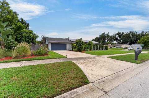 1120 Lakemont Drive, Valrico FL - photo 13 of 88