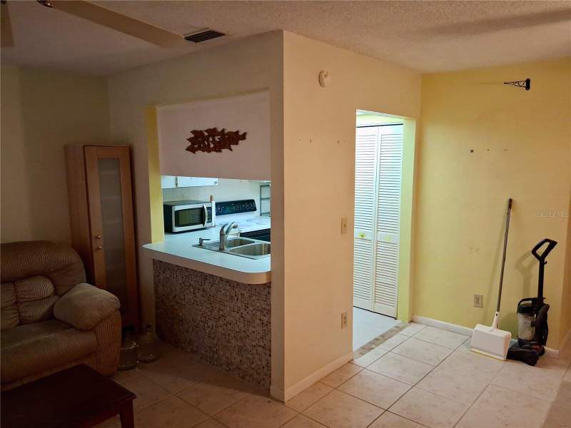 1 bedroom Condominium at 1250 S Pinellas Avenue #511, Green Dolphin Park Condo, Tarpon Springs — photo 2