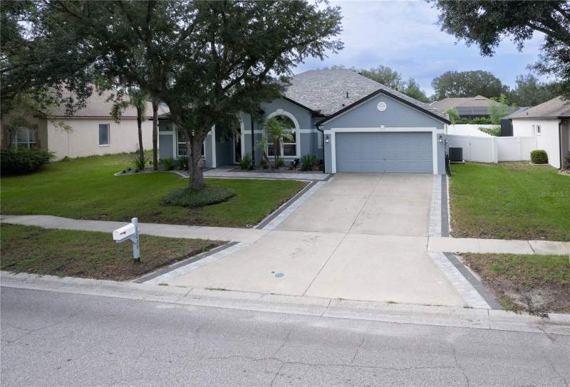 4 bedroom Single Family Residence at 12408 Riverglen Drive, Riverglen Units 5 6 & 7 Phas, Riverview — photo 3