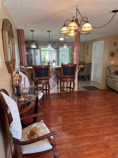 8848 Oak Circle, Tampa FL - photo 10 of 27
