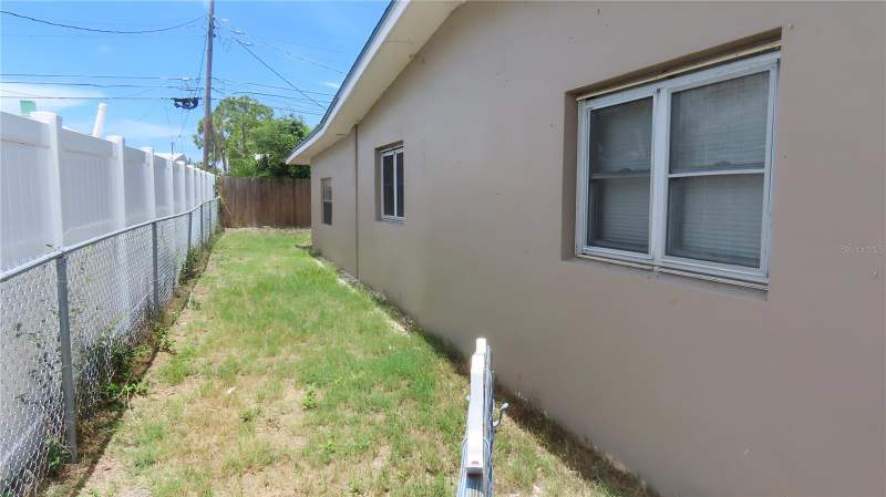 4 bedroom Single Family Residence at 12208 105th Street, Don-Art Estates, Largo — photo 3