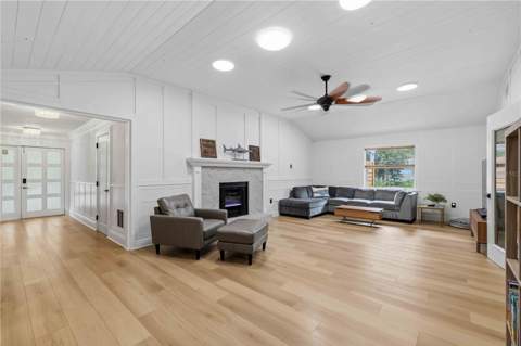 7402 Castle Drive, Sarasota FL - photo 19 of 68