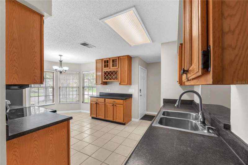 3 bedroom Single Family Residence at 4002 Levonshire Place, Bloomingdale Sec R Unit 3, Valrico — photo 4