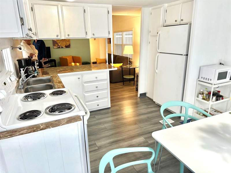 2 bedroom Mobile Home at 9790 66th Street #194, Clearwater Cascade M/H Park Unrec, Pinellas Park — photo 2