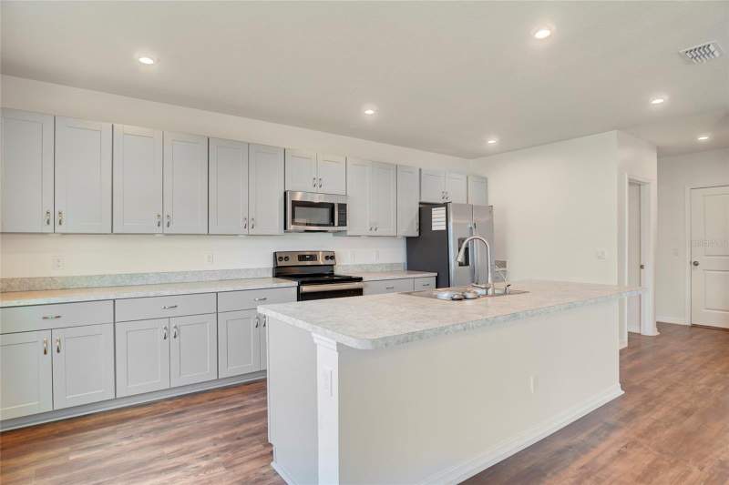 4 bedroom Single Family Residence at 3936 Fescue Street, Sawgrass Bay Ph 3B, Clermont — photo 5