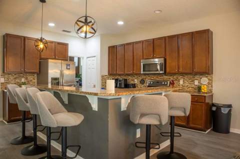 210 Las Fuentes Drive, Kissimmee FL - photo 11 of 79