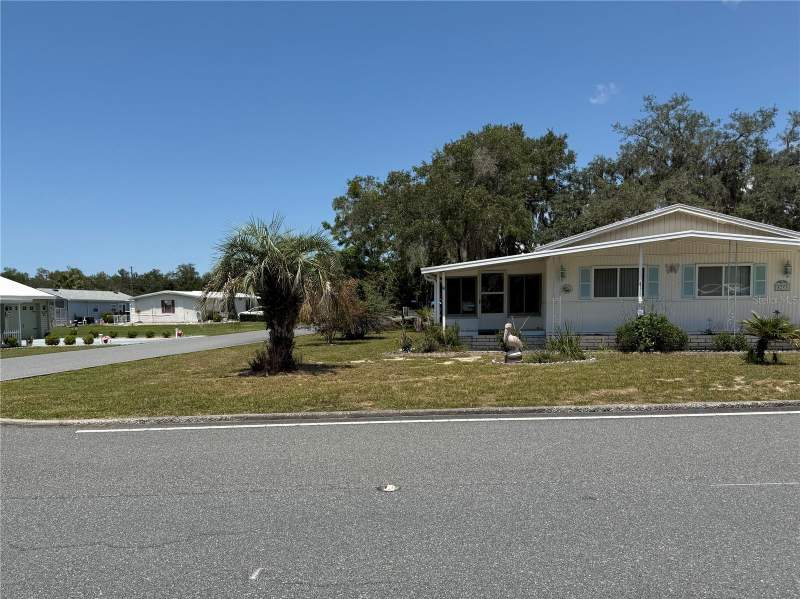 2 bedroom Mobile Home at 8253 Highpoint Boulevard, High Point Mh Sub Unit 5, Brooksville — photo 2