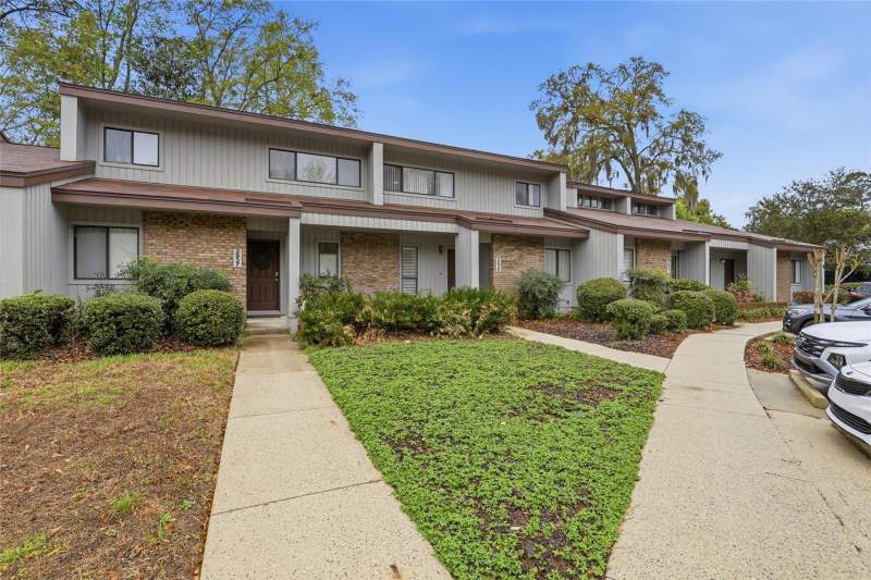2 bedroom Villa at 3939 NW 29th Lane, Pebble Creek Villas, Gainesville — photo 2