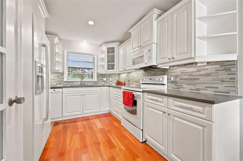 4 bedroom Single Family Residence at 5609 NW 34th Street, Northwood Oaks, Gainesville — photo 3