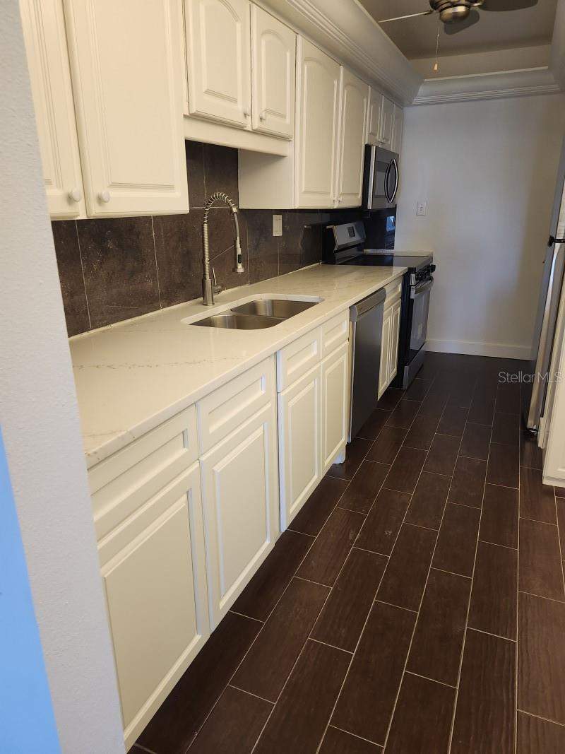 1 bedroom Condominium at 7400 Sun Island Drive #107, Bay Island Group 1, South Pasadena — photo 2