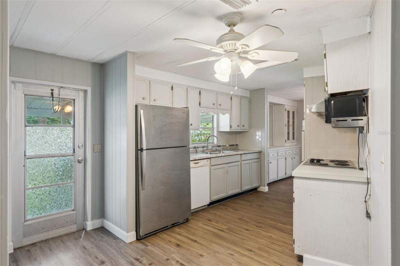 3 bedroom Manufactured Home at 16842 Elderberry Drive, Montverde Mobile Home Sub, Montverde — photo 4