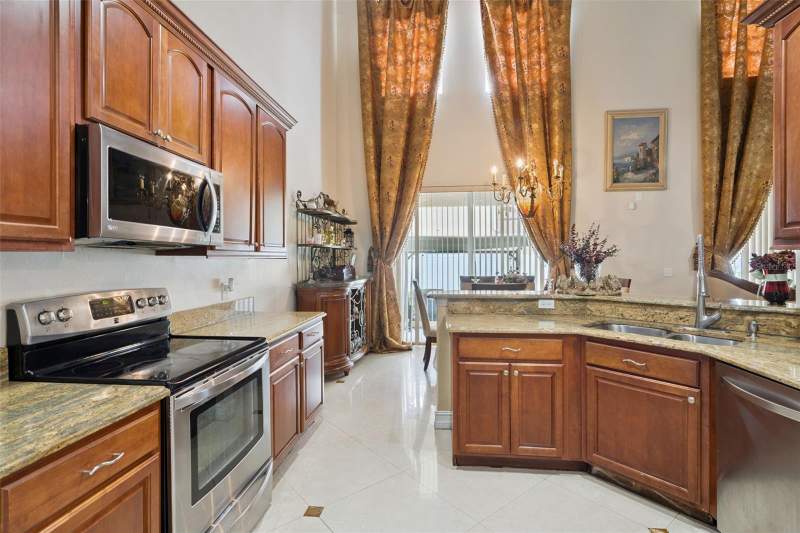 4 bedroom Single Family Residence at 331 Ashburton Way, Poinciana Village 2 Nbhd 3, Kissimmee — photo 5
