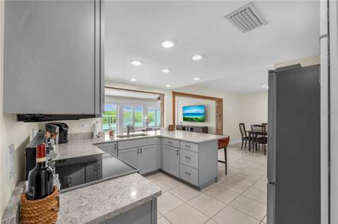 911 Silver Palm Way, Apollo Beach FL - photo 19 of 35