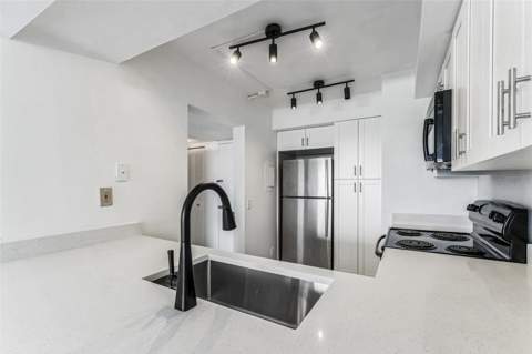 6219 Palma Del Mar Boulevard #301, St Petersburg FL - photo 7 of 37