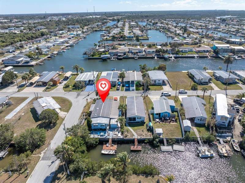 2 bedroom Mobile Home at 6629 Tower Drive, Signal Cove, Hudson — photo 5