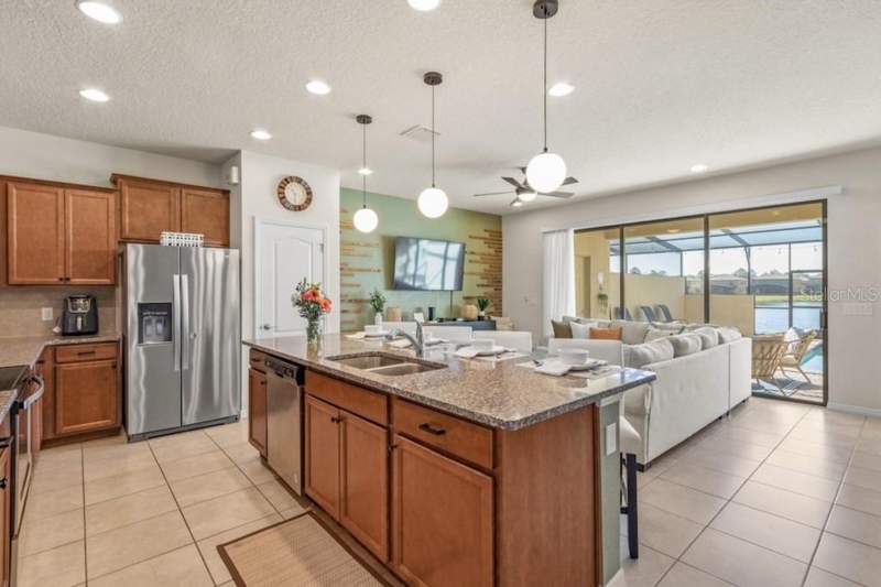 5 bedroom Townhouse at 8838 Geneve Court, Windsor At Westside Ph 2B, Kissimmee — photo 3