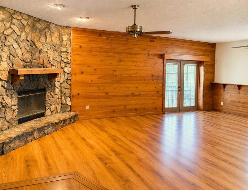 4 bedroom Single Family Residence at 329 Hollowtree Drive, Hollowtree, Seffner — photo 2