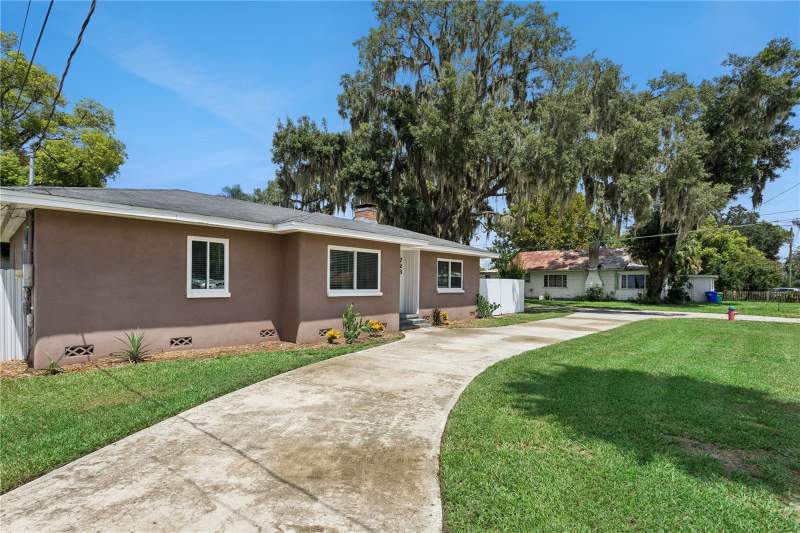 2 bedroom Single Family Residence at 723 N Rockingham Avenue, Tavares, Tavares — photo 3