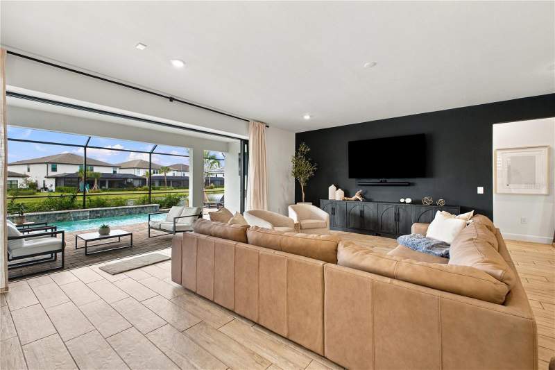 5 bedroom Single Family Residence at 5839 Silverside Pine Court, Sapphire Point Ph I & II Subph 1A, 1B, 1, Lakewood Ranch — photo 4