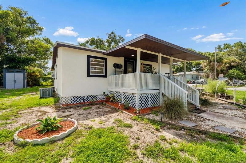 3 bedroom Single Family Residence at 1202 E Annie Street, Castle Heights Map, Tampa — photo 2