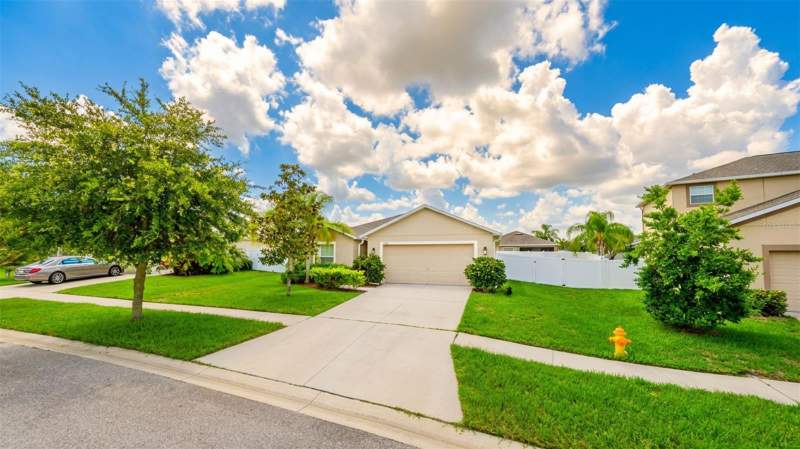 10118 PENWOOD WAY home for sale in Briar Oaks Village